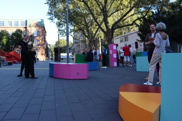 Dialog zur lebenswerten Innenstadt auf dem Skulpturenplatz der Kunsthalle Mannheim