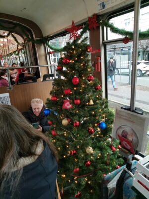 Lebkuchen-Bahn mit Weihnachtsbaum